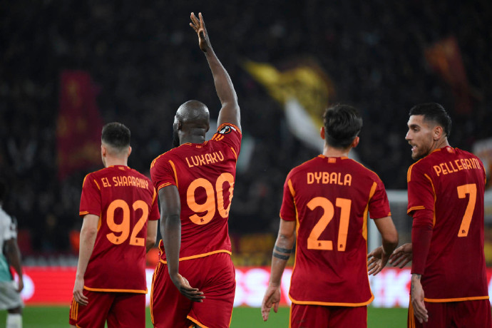 万博体育manbet平台-罗马对阵