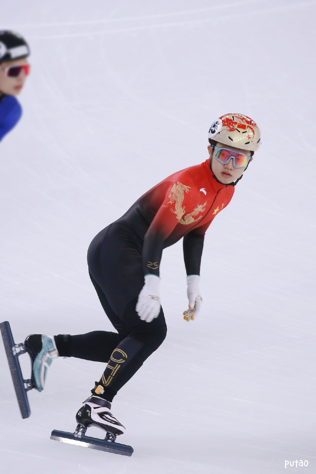 万博体育manbet平台-球员在比赛中展现出高超的个人技术英文